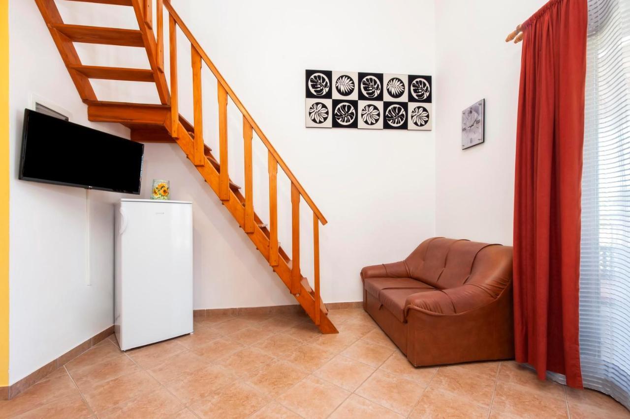Apartments Adria Rovinj Bagian luar foto