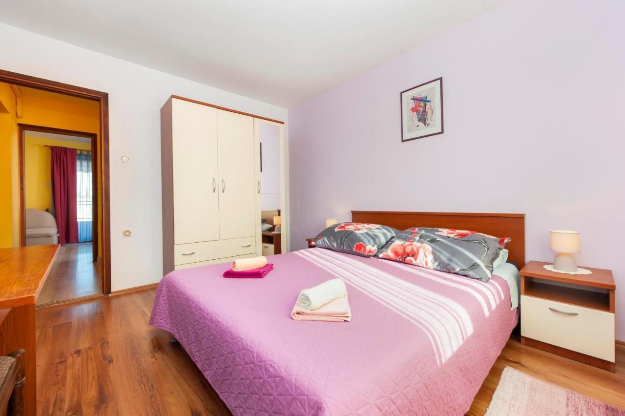 Apartments Adria Rovinj Bagian luar foto