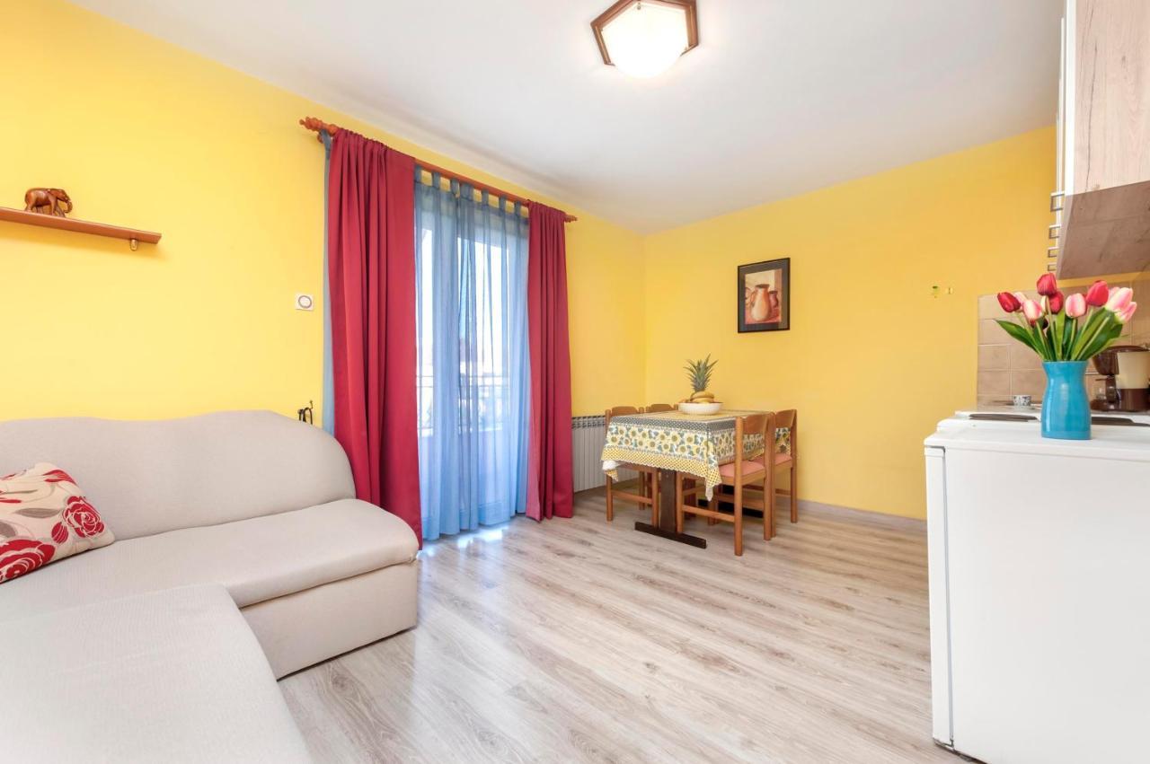 Apartments Adria Rovinj Bagian luar foto