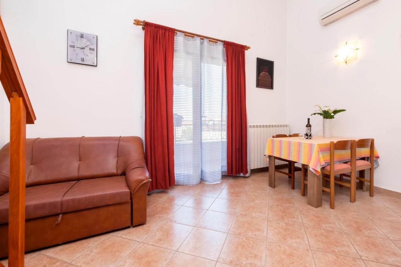 Apartments Adria Rovinj Bagian luar foto