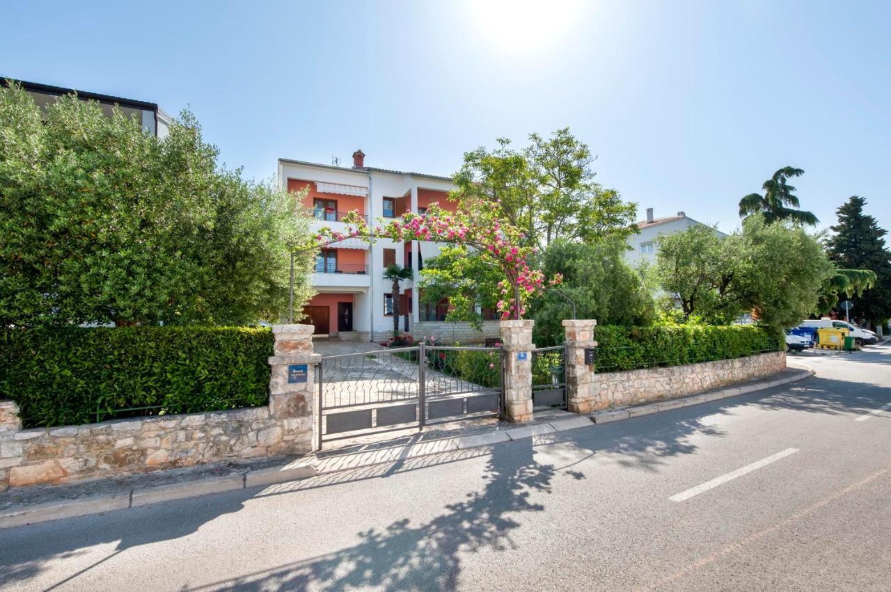 Apartments Adria Rovinj Bagian luar foto